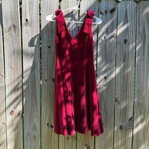 Draper James Elegant Burgundy Sleeveless Dress